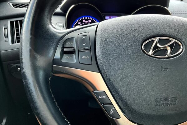 2016 Refurbished Hyundai Genesis 3.8L Base RWD 2dr Car - Image 17