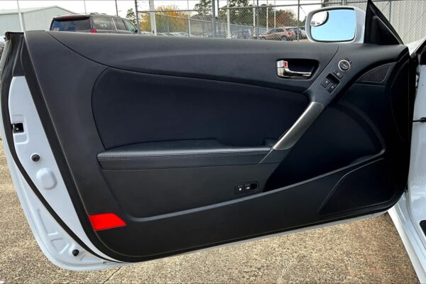 2016 Refurbished Hyundai Genesis 3.8L Base RWD 2dr Car - Image 16