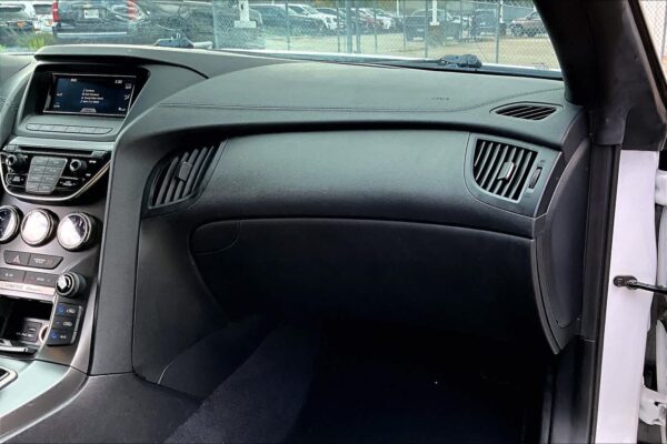 2016 Refurbished Hyundai Genesis 3.8L Base RWD 2dr Car - Image 13