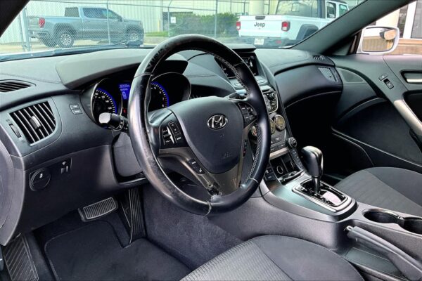 2016 Refurbished Hyundai Genesis 3.8L Base RWD 2dr Car - Image 12