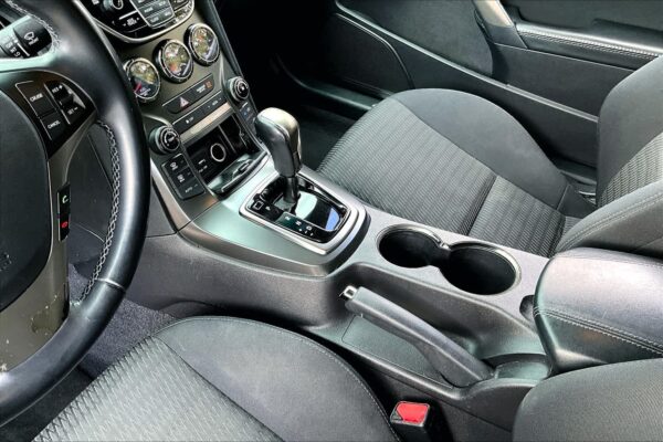 2016 Refurbished Hyundai Genesis 3.8L Base RWD 2dr Car - Image 11