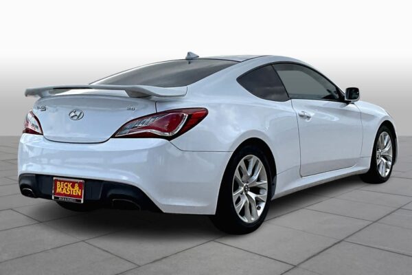 2016 Refurbished Hyundai Genesis 3.8L Base RWD 2dr Car - Image 9