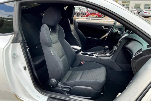 2016 Refurbished Hyundai Genesis 3.8L Base RWD 2dr Car - Image 6
