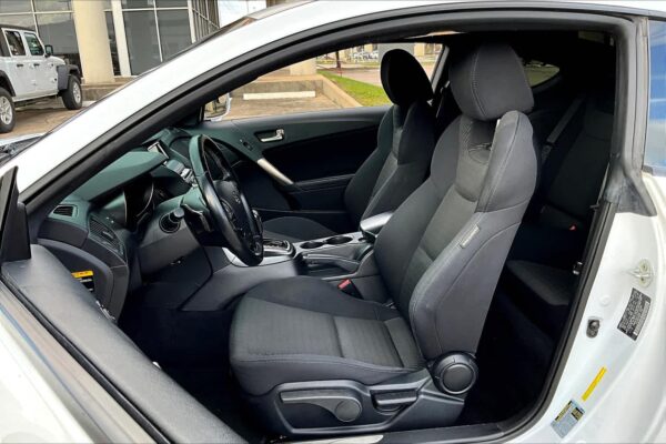 2016 Refurbished Hyundai Genesis 3.8L Base RWD 2dr Car - Image 5