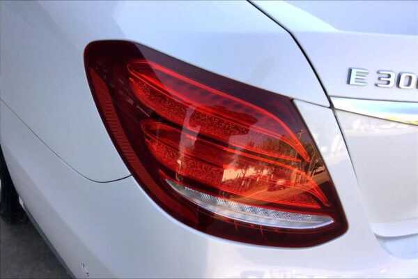 Refurbished 2017 Mercedes-Benz E 300 Luxury RWD 4dr Car - Image 26