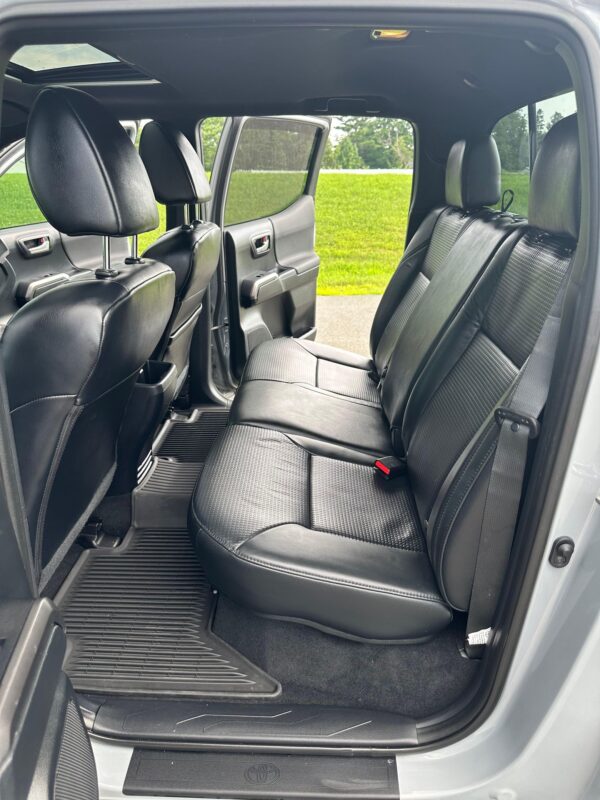 2018 Toyota Tacoma TRD Sport Double Cab 4x4 - Image 10
