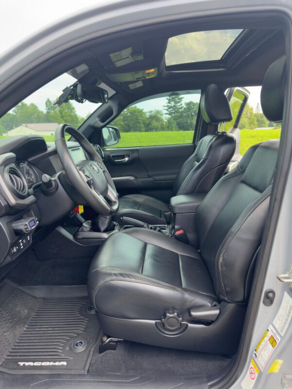 2018 Toyota Tacoma TRD Sport Double Cab 4x4 - Image 8