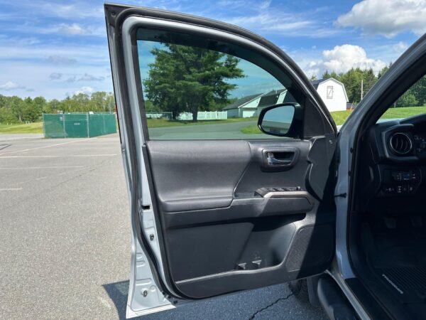 2018 Toyota Tacoma TRD Sport Double Cab 4x4 - Image 24
