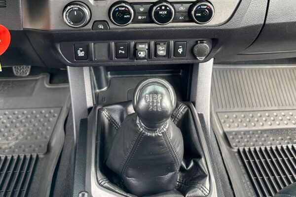 2018 Toyota Tacoma TRD Sport Double Cab 4x4 - Image 6