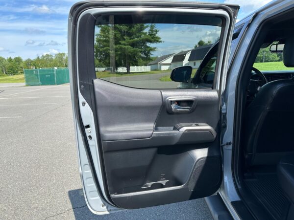 2018 Toyota Tacoma TRD Sport Double Cab 4x4 - Image 27