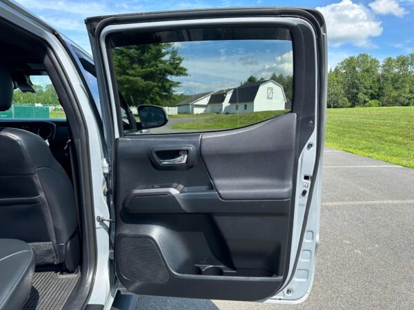2018 Toyota Tacoma TRD Sport Double Cab 4x4 - Image 28