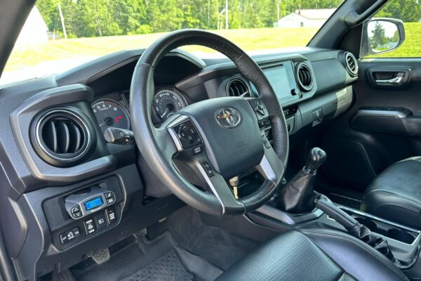 2018 Toyota Tacoma TRD Sport Double Cab 4x4 - Image 4