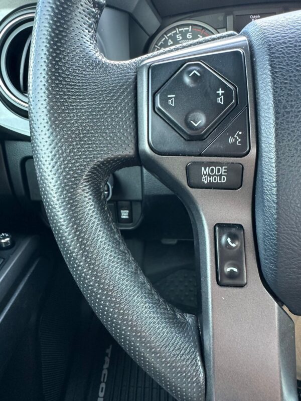 2018 Toyota Tacoma TRD Sport Double Cab 4x4 - Image 17