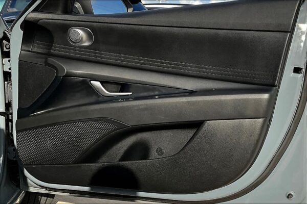 2023 Refurbished Hyundai Elantra SEL FWD 4dr Car - Image 17