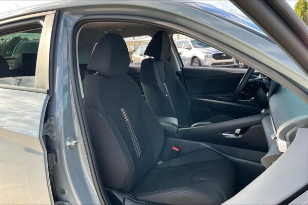 2023 Refurbished Hyundai Elantra SEL FWD 4dr Car - Image 5