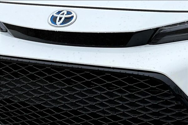 Refurbished 2023 Toyota Corolla Hybrid SE FWD 4dr Car - Image 25
