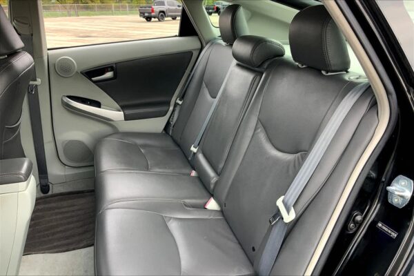 Refurbished 2010 Toyota Prius III FWD Hatchback - Image 17