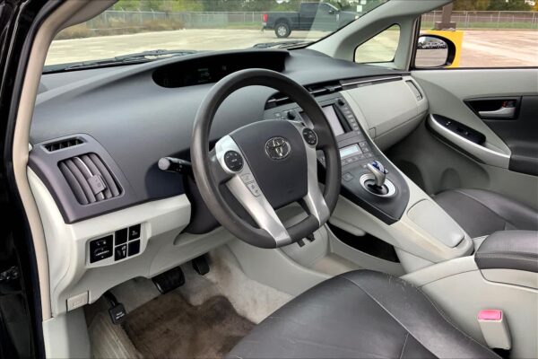Refurbished 2010 Toyota Prius III FWD Hatchback - Image 14