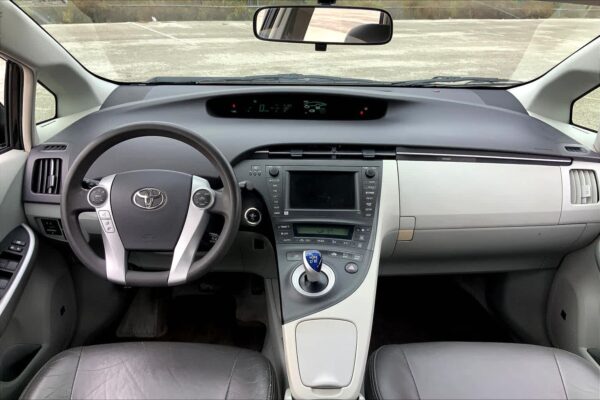 Refurbished 2010 Toyota Prius III FWD Hatchback - Image 11