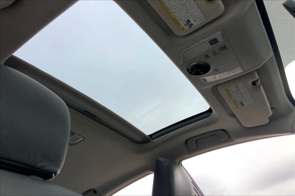 Refurbished 2010 Toyota Prius III FWD Hatchback - Image 12