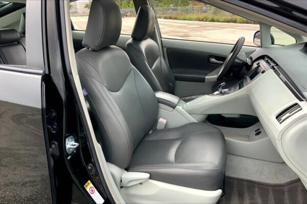 Refurbished 2010 Toyota Prius III FWD Hatchback - Image 7