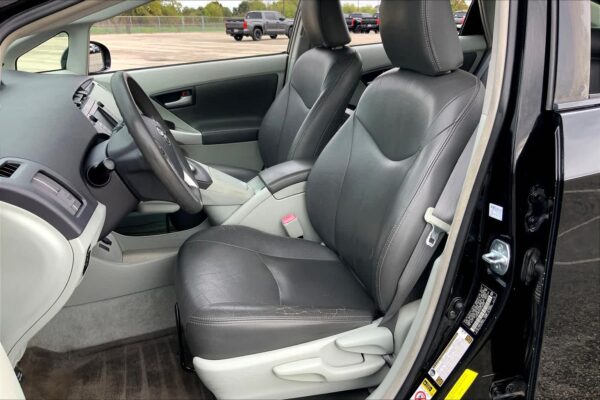 Refurbished 2010 Toyota Prius III FWD Hatchback - Image 6