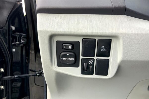 Refurbished 2010 Toyota Prius III FWD Hatchback - Image 29