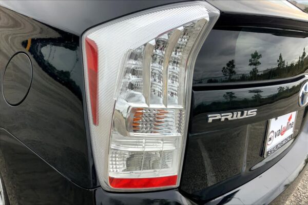 Refurbished 2010 Toyota Prius III FWD Hatchback - Image 25