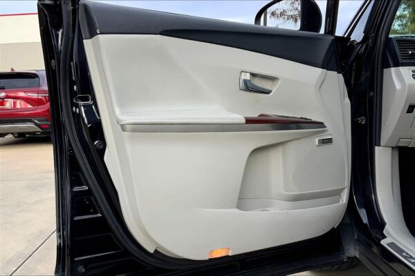 Refurbished 2010 Toyota Venza FWD Station Wagon - Image 19