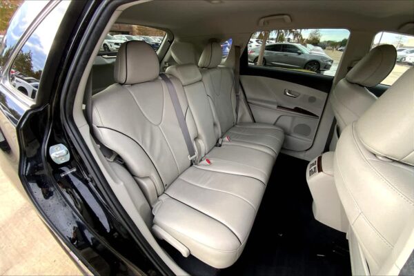 Refurbished 2010 Toyota Venza FWD Station Wagon - Image 18