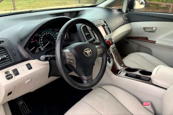 Refurbished 2010 Toyota Venza FWD Station Wagon - Image 15