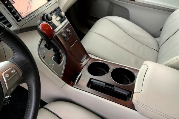 Refurbished 2010 Toyota Venza FWD Station Wagon - Image 14