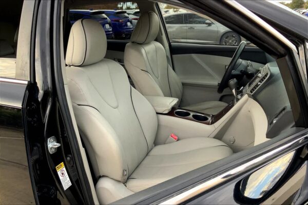 Refurbished 2010 Toyota Venza FWD Station Wagon - Image 7