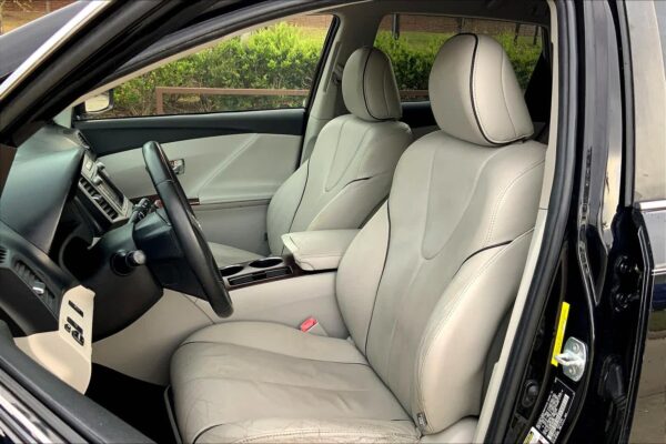 Refurbished 2010 Toyota Venza FWD Station Wagon - Image 6