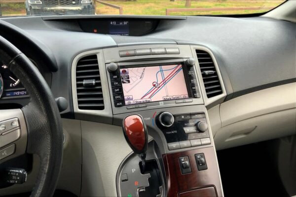 Refurbished 2010 Toyota Venza FWD Station Wagon - Image 5