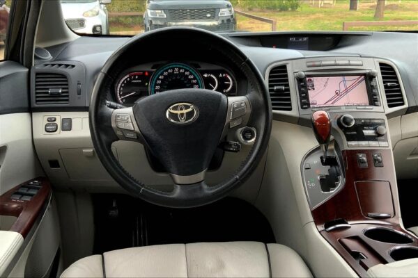 Refurbished 2010 Toyota Venza FWD Station Wagon - Image 4