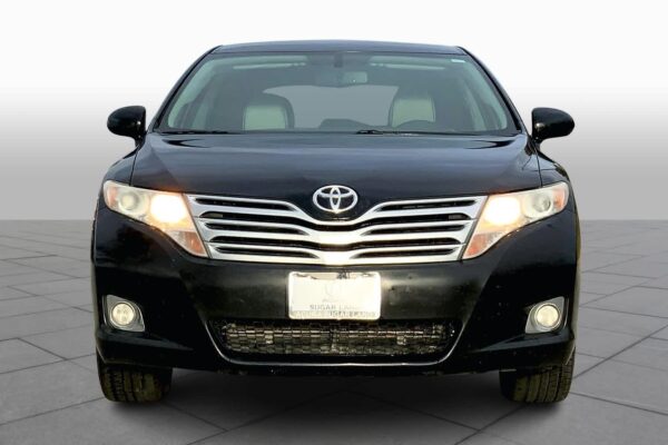 Refurbished 2010 Toyota Venza FWD Station Wagon - Image 3