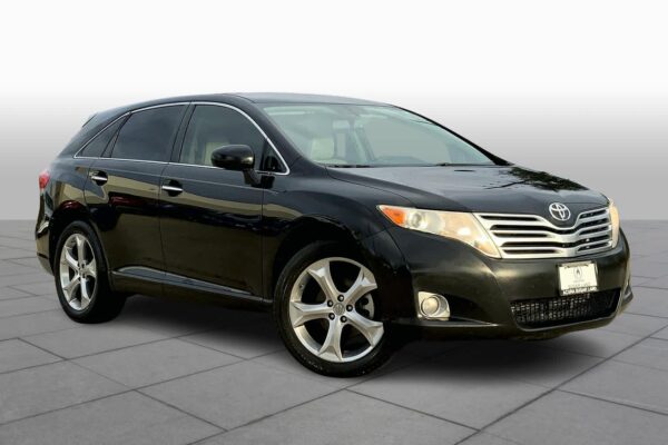 Refurbished 2010 Toyota Venza FWD Station Wagon - Image 2