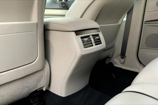 Refurbished 2010 Toyota Venza FWD Station Wagon - Image 29