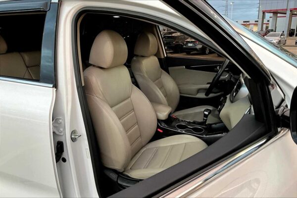 Refurbished 2020 Kia Sorento EX V6 AWD Sport Utility - Image 8